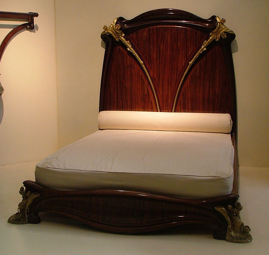 Кровать Nenuphar в стиле ар нуво, Луи-Жан-Сильвестр Мажорель (Louis Majorelle) 1902-3 годы. 