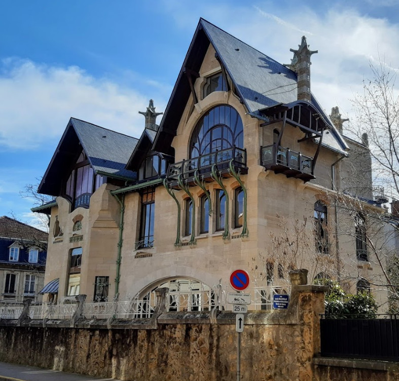 Вилла Majorelle , дом построен архитектором Анри Соважем в 1901-1902 годах, мебелеровка и декор Луи-Жан-Сильвестр Мажорель (Louis Majorelle)
